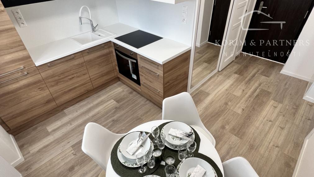 Pokojné bývanie v zrekonštruovanom 2-izbovom byte  v Komárne