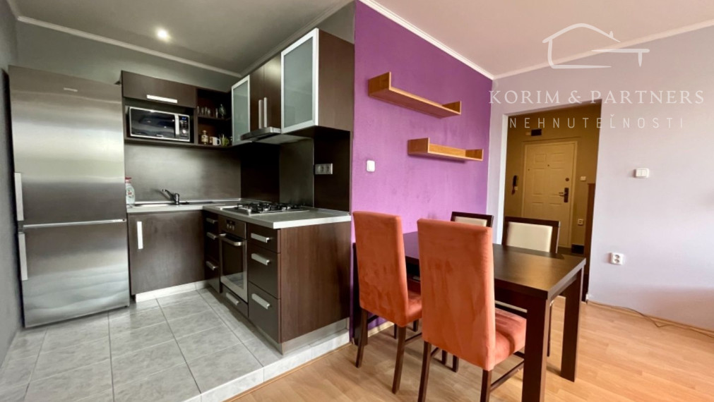 Zrekonštruovaný 2 izbový byt na prenájom, Komárno