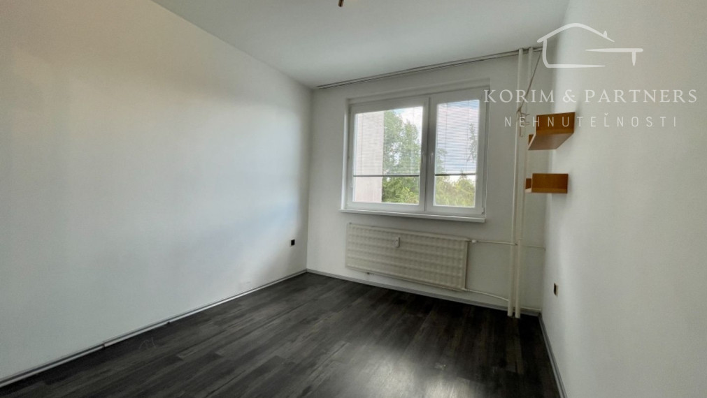 Zrekonštruovaný 2 izbový byt na prenájom, Komárno