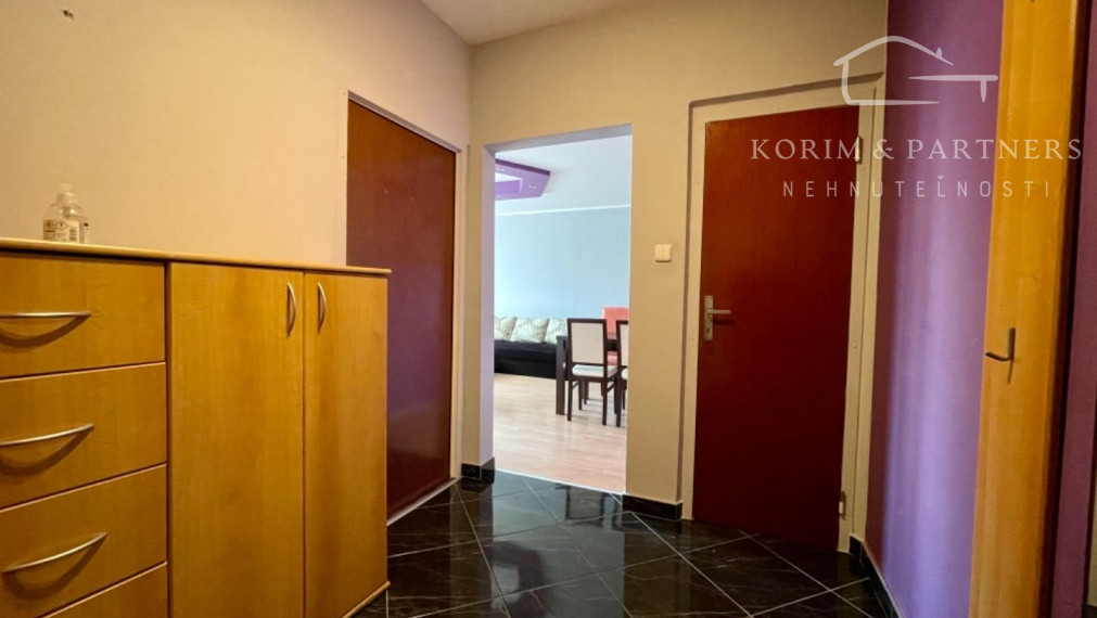 Zrekonštruovaný 2 izbový byt na prenájom, Komárno