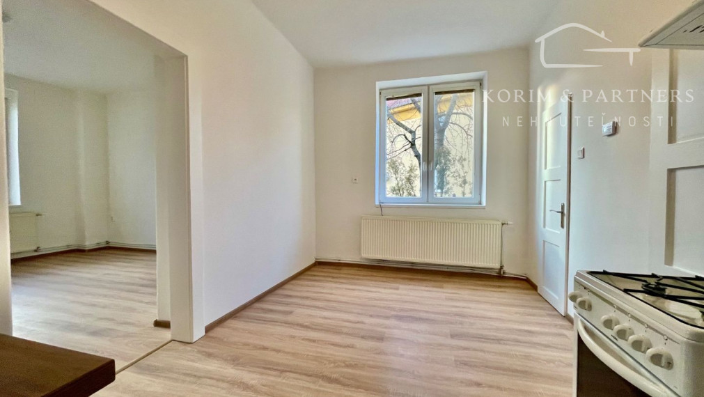 Tradičný meštiansky 1 izbový byt na prenájom v Nových Zámkoch