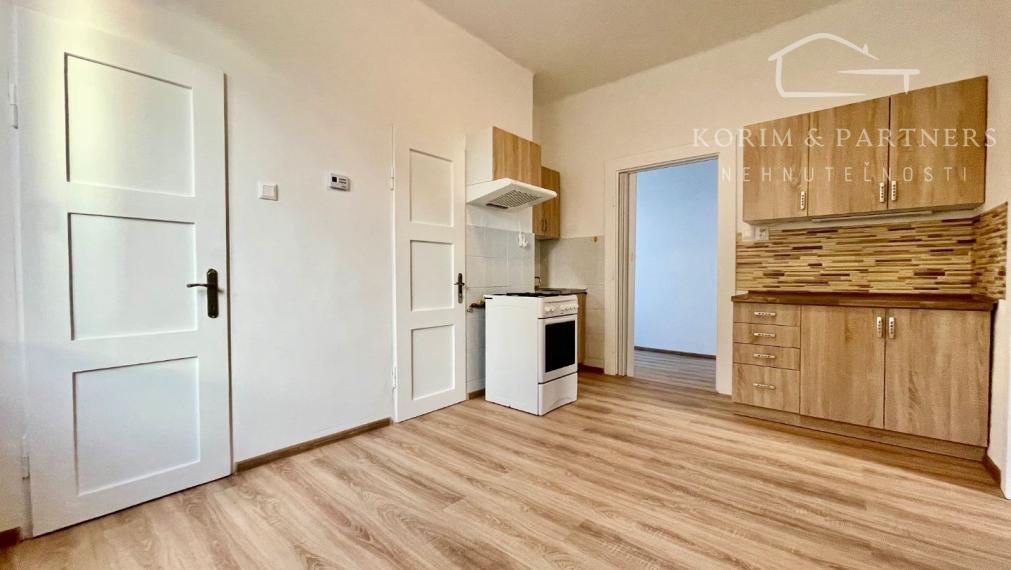 Tradičný meštiansky 1 izbový byt na prenájom v Nových Zámkoch