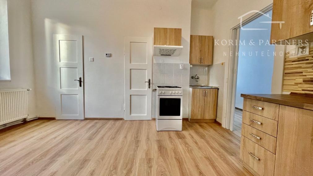 Tradičný meštiansky 1 izbový byt na prenájom v Nových Zámkoch