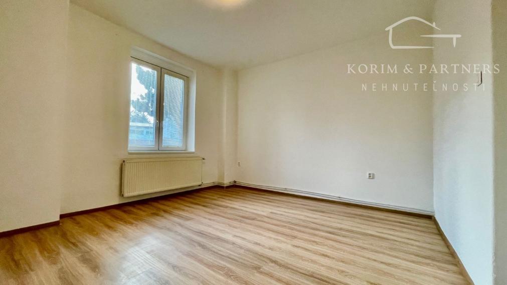 Tradičný meštiansky 1 izbový byt na prenájom v Nových Zámkoch