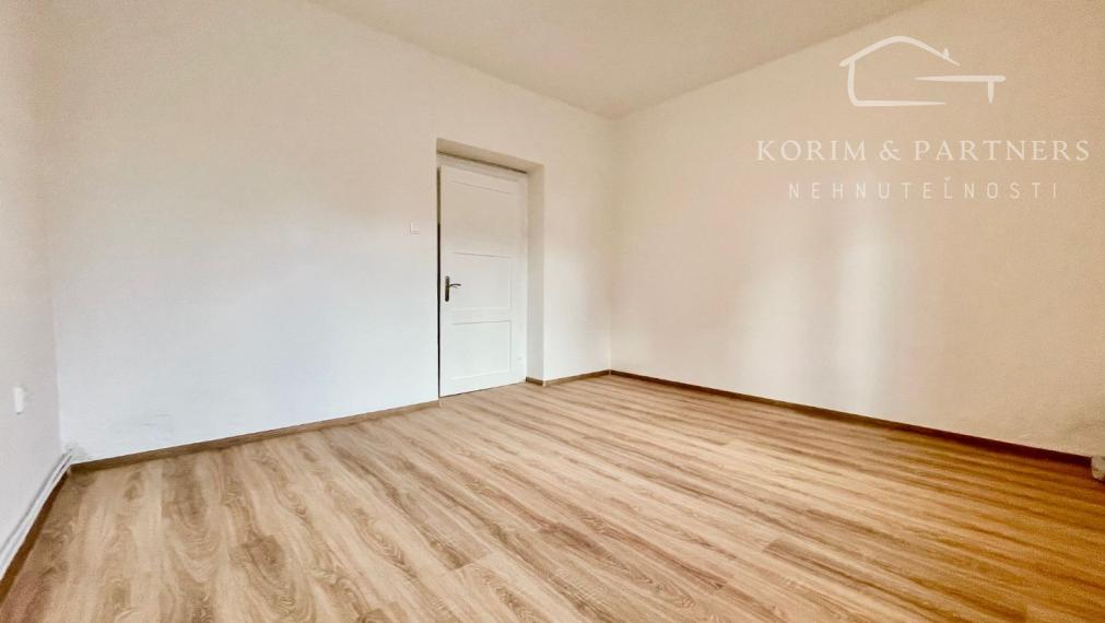 Tradičný meštiansky 1 izbový byt na prenájom v Nových Zámkoch