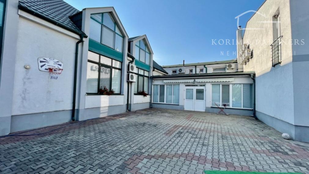 Rodinný dom s administratívnou budovou, opravárenskou dieľňou, Nová Stráž