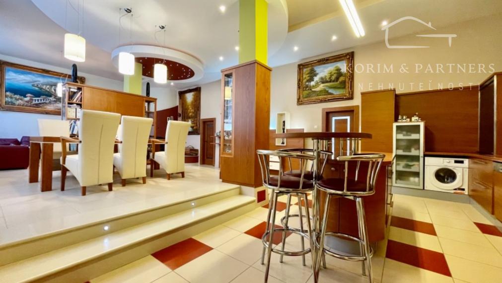 Rodinný dom s administratívnou budovou, opravárenskou dieľňou, Nová Stráž