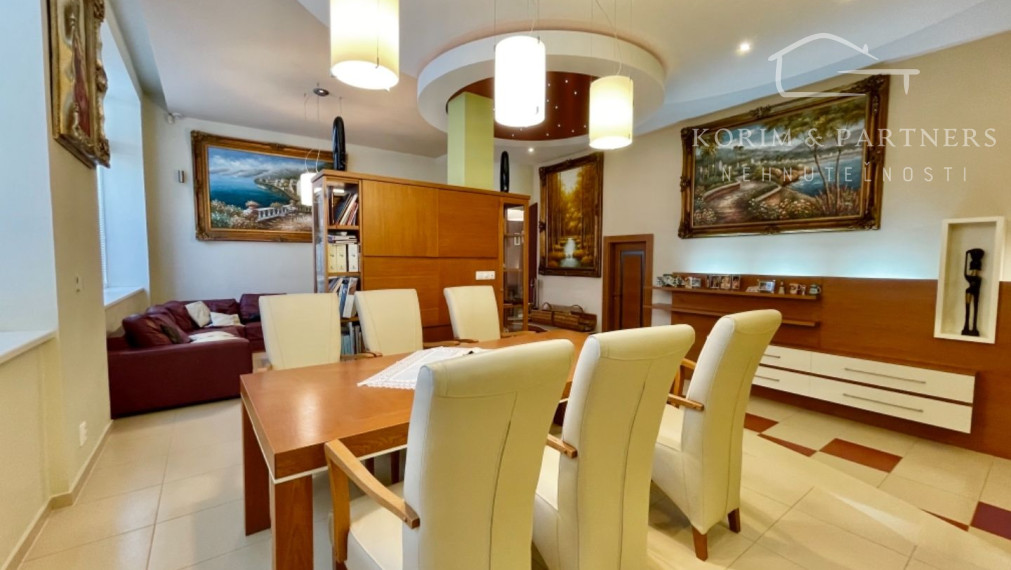 Rodinný dom s administratívnou budovou, opravárenskou dieľňou, Nová Stráž