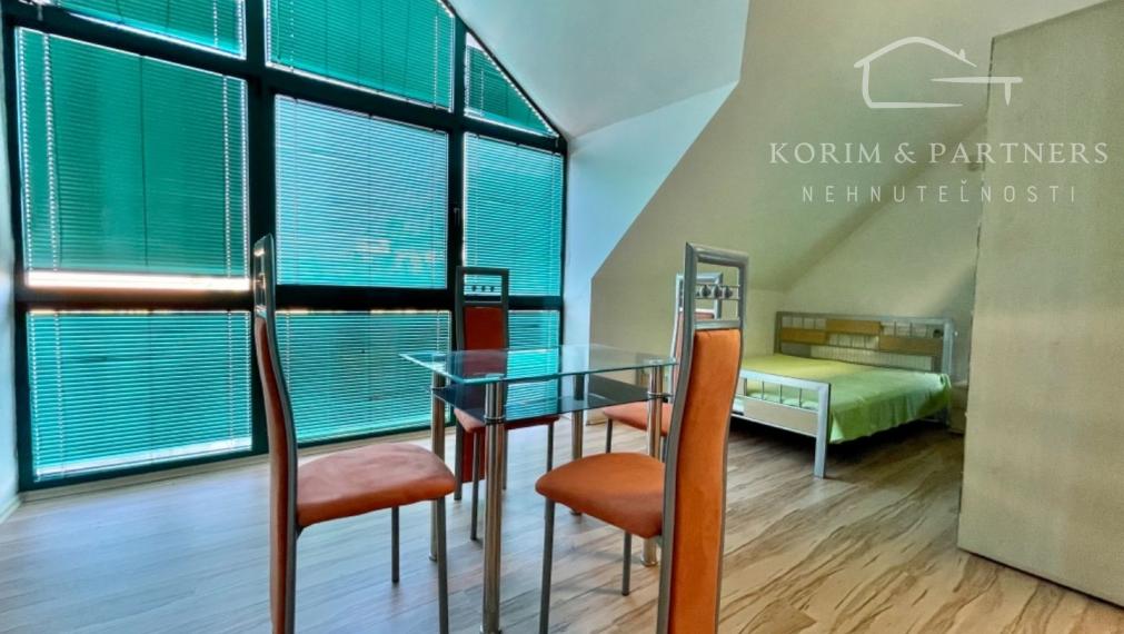 Rodinný dom s administratívnou budovou, opravárenskou dieľňou, Nová Stráž