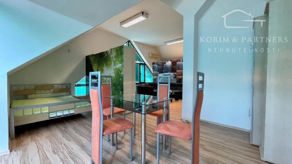 Rodinný dom s administratívnou budovou, opravárenskou dieľňou, Nová Stráž