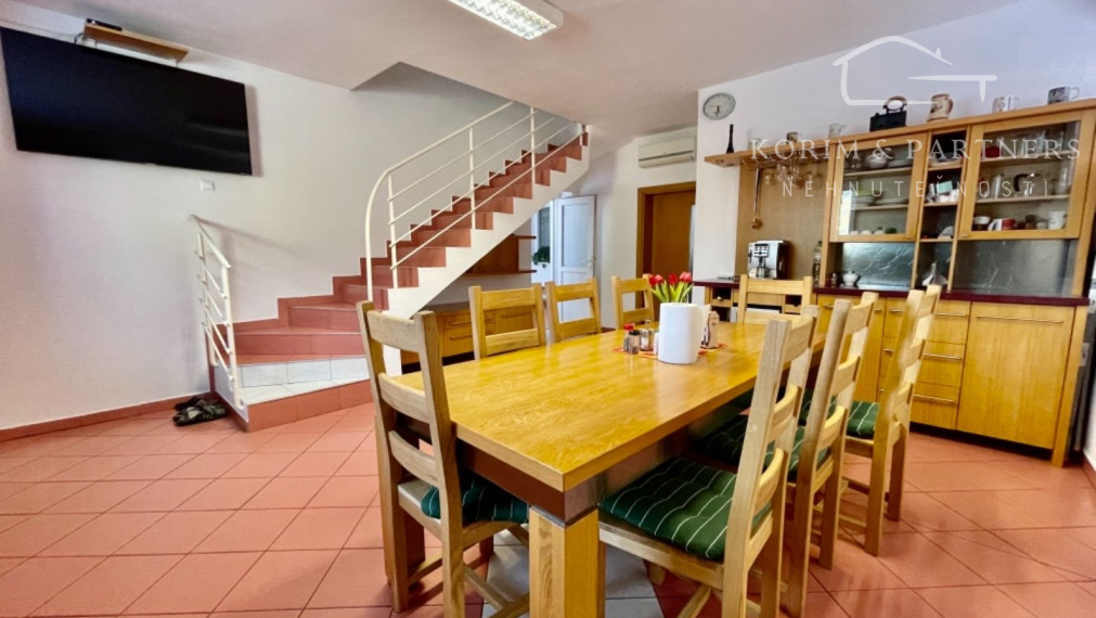 Administratívna budova s opravárenskou dieľňou a rodinným domom, Komárno