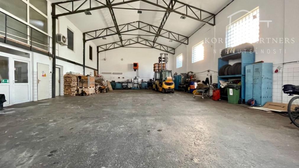 Administratívna budova s opravárenskou dieľňou a rodinným domom, Komárno