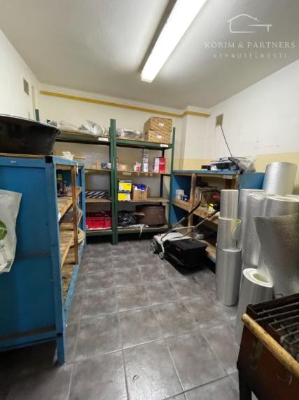 Administratívna budova s opravárenskou dieľňou a rodinným domom, Komárno