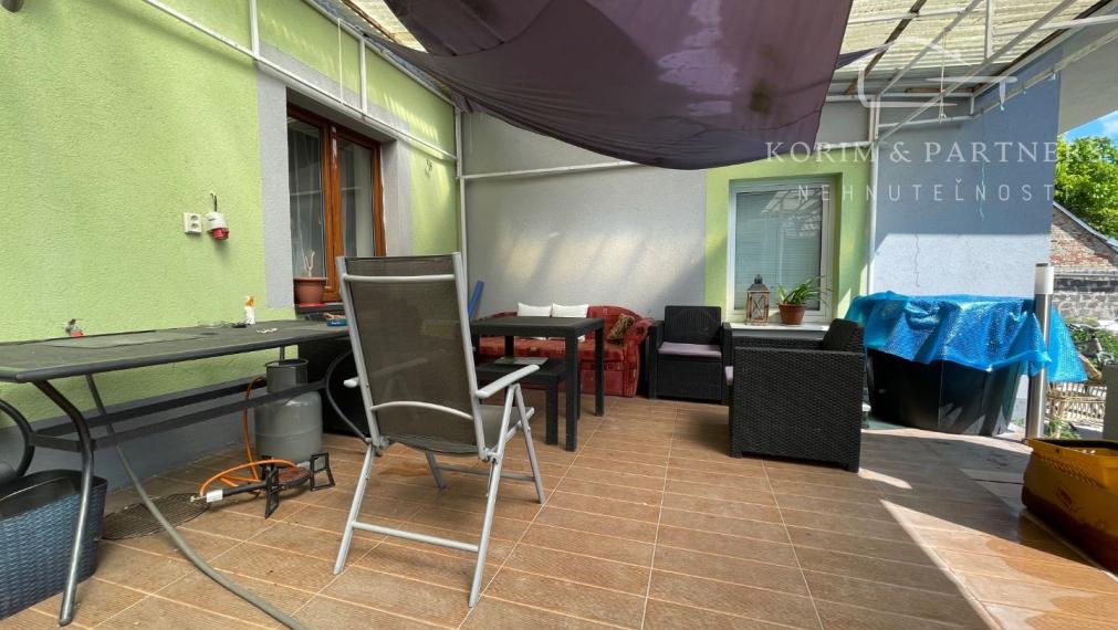 Rodinný dom s hydroponickou farmou a 40 árovým pozemkom, Iža