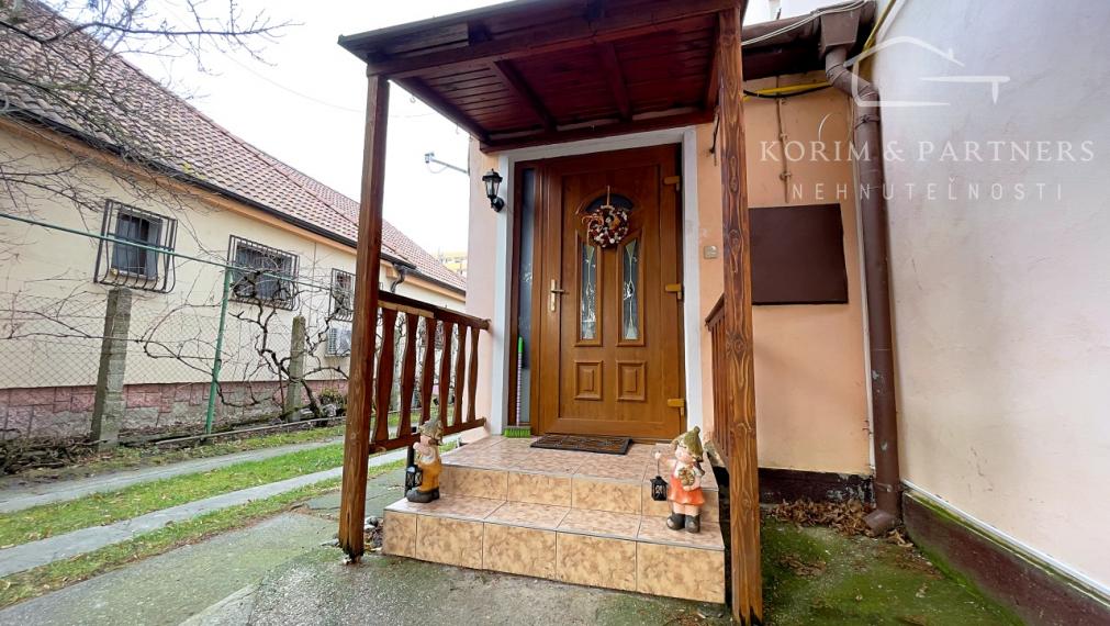 3 izbový byt s dvorom a garážou vo Veľkom Mederi na predaj