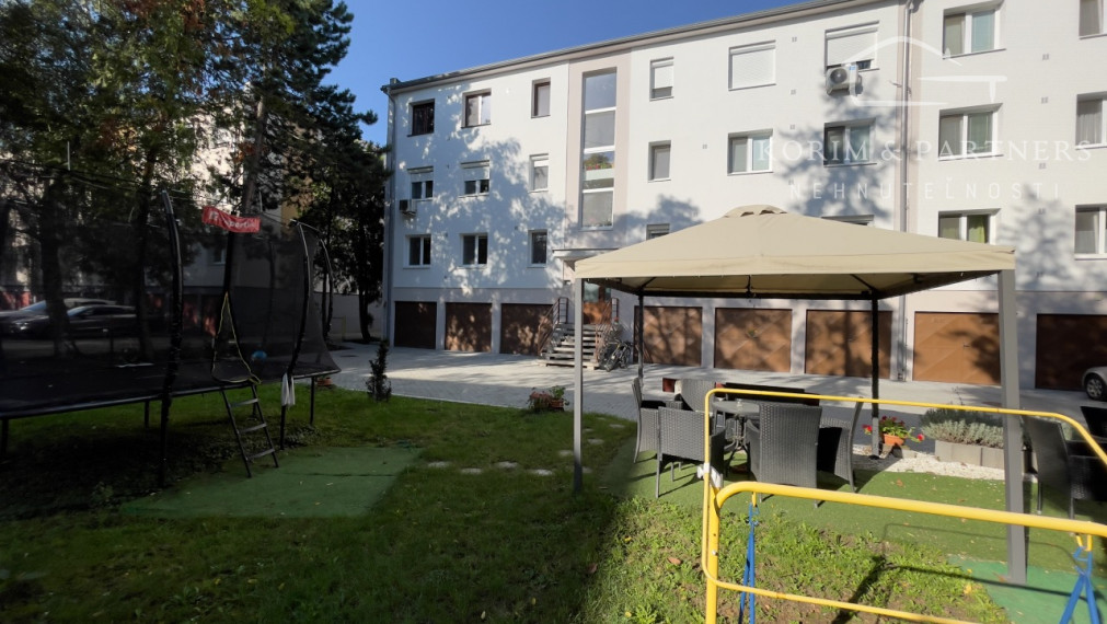 3 izbový byt s garážou a pivnicou s vlastným kúrením a ohrevom teplej vody, Komárno