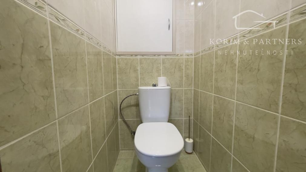 3 izbový zrekonštruovaný byt s balkónom na prenájom, Komárno