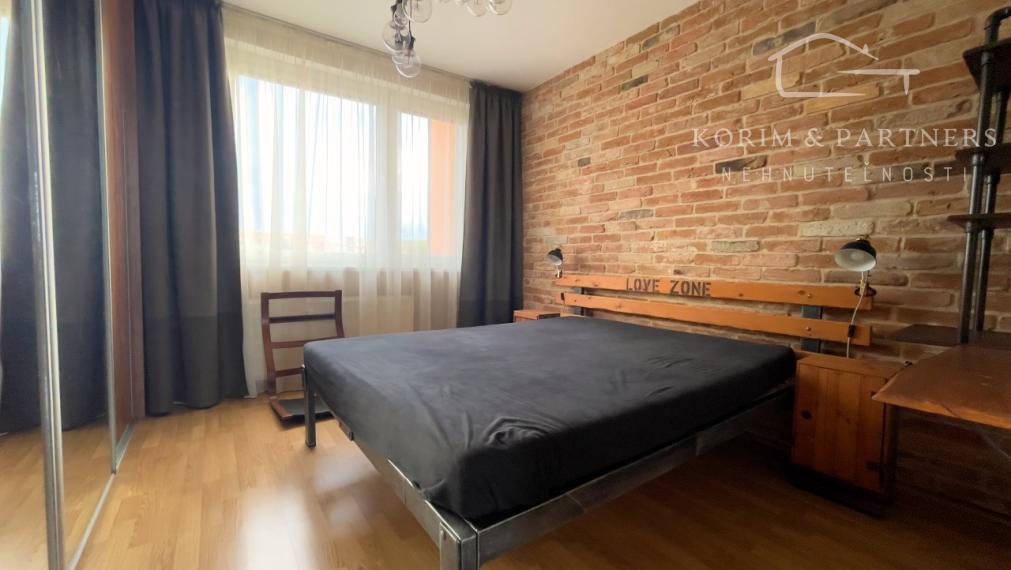 3 izbový zrekonštruovaný byt s balkónom na prenájom, Komárno