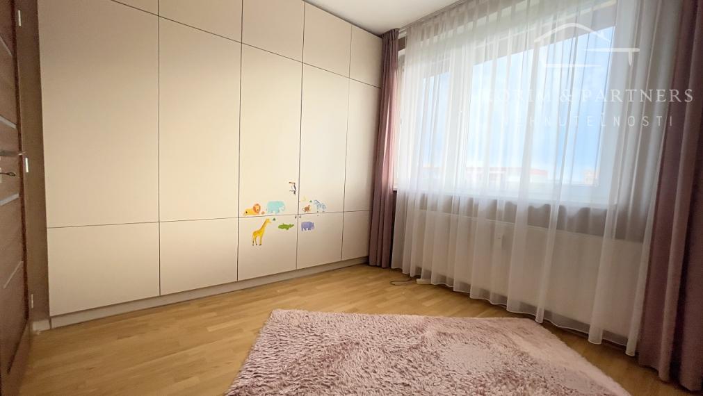 3 izbový zrekonštruovaný byt s balkónom na prenájom, Komárno