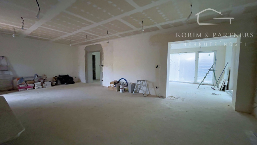 NOVÁ CENA !!! Nadštandardný rodinný dom so začatou rekonštrukciou, Nová Stráž