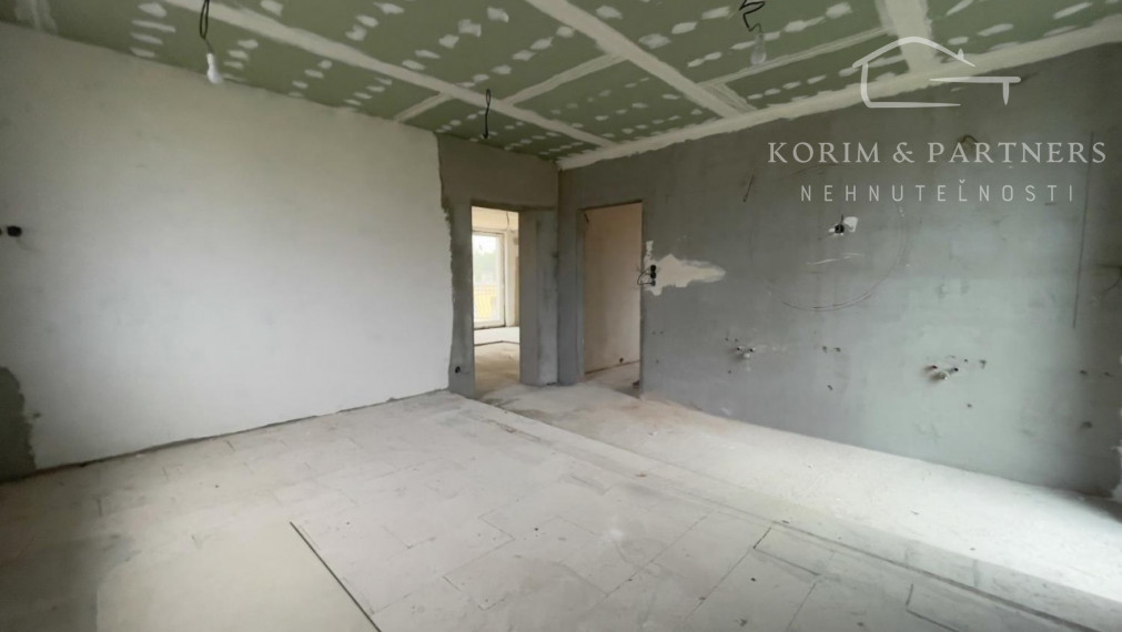 NOVÁ CENA !!! Nadštandardný rodinný dom so začatou rekonštrukciou, Nová Stráž