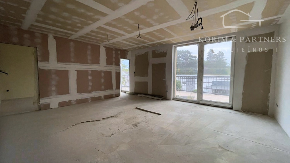 NOVÁ CENA !!! Nadštandardný rodinný dom so začatou rekonštrukciou, Nová Stráž