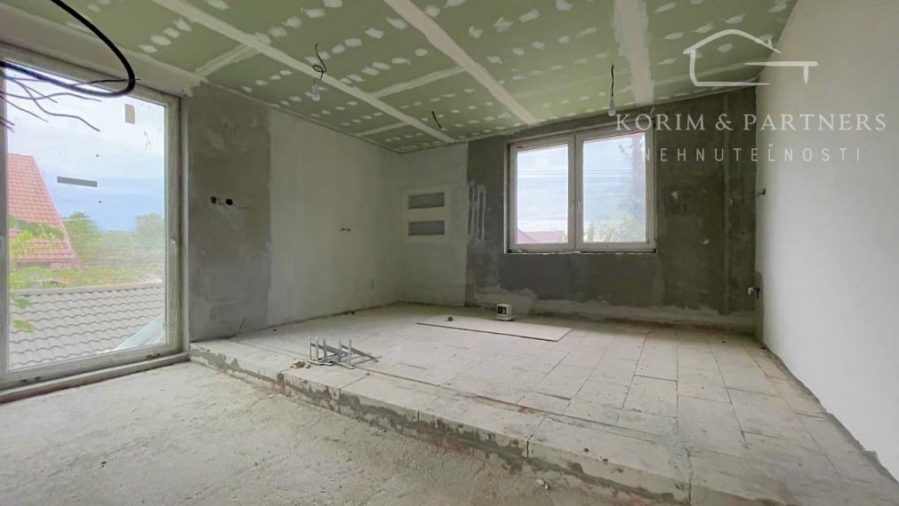 NOVÁ CENA !!! Nadštandardný rodinný dom so začatou rekonštrukciou, Nová Stráž