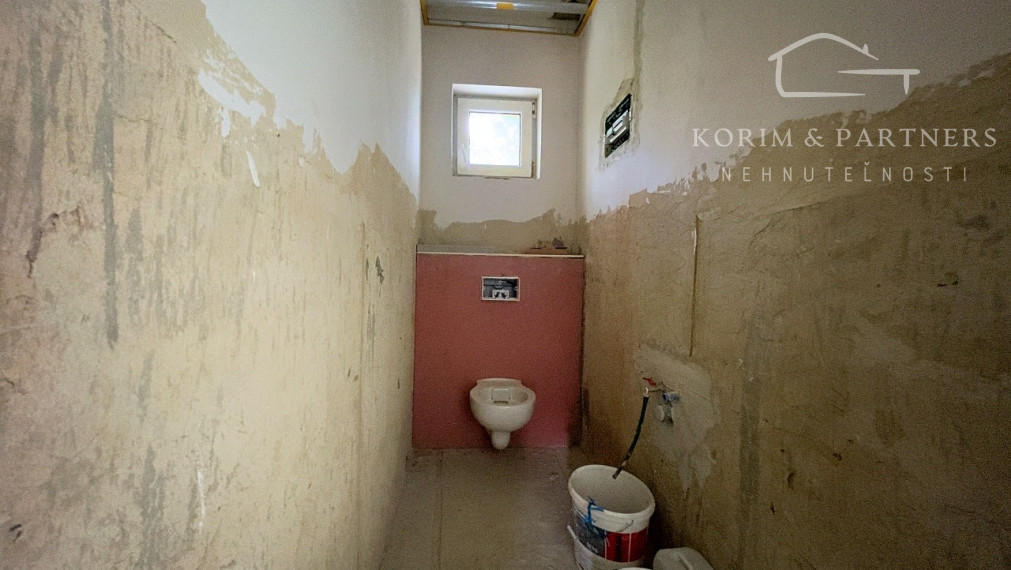 NOVÁ CENA !!! Nadštandardný rodinný dom so začatou rekonštrukciou, Nová Stráž