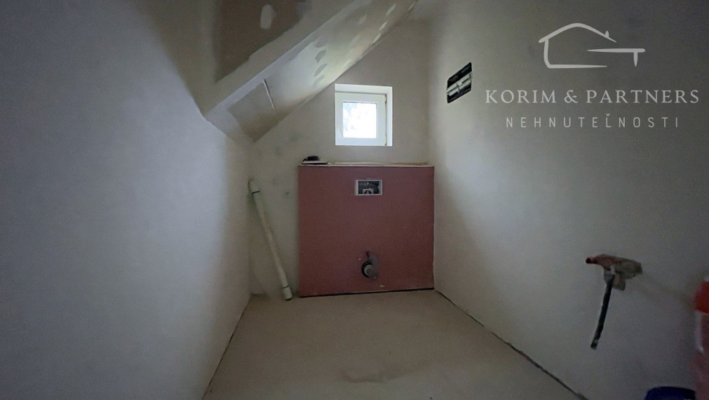 NOVÁ CENA !!! Nadštandardný rodinný dom so začatou rekonštrukciou, Nová Stráž