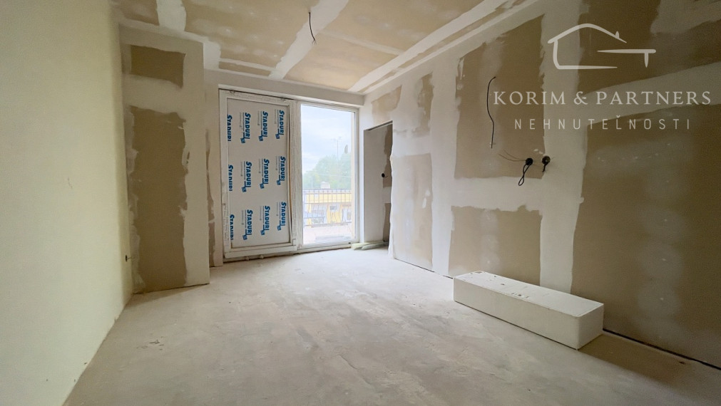 NOVÁ CENA !!! Nadštandardný rodinný dom so začatou rekonštrukciou, Nová Stráž