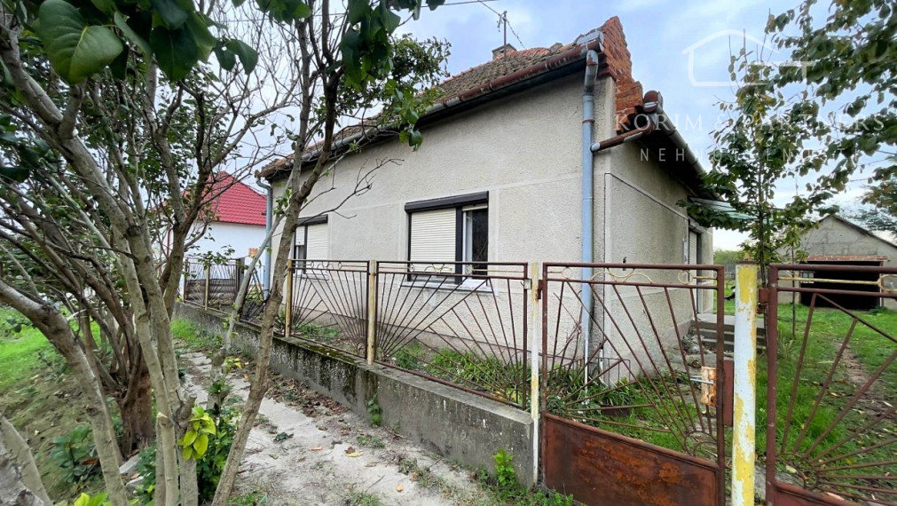 Rodinný dom v tichej uličke blízko centra obce, Izą