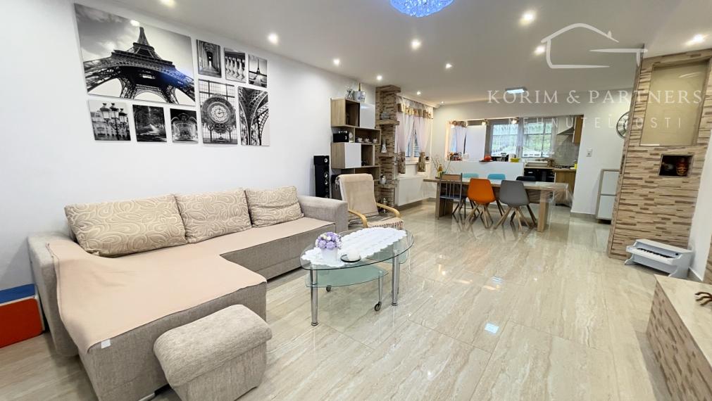 Priestranný poschodový rodinný dom blízko slovenských hraníc