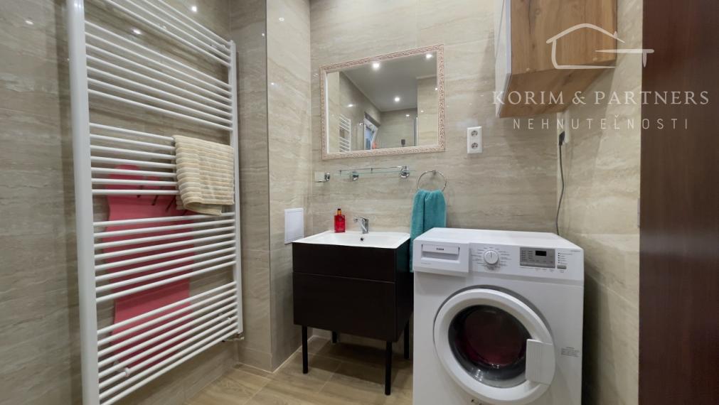 Priestranný poschodový rodinný dom blízko slovenských hraníc