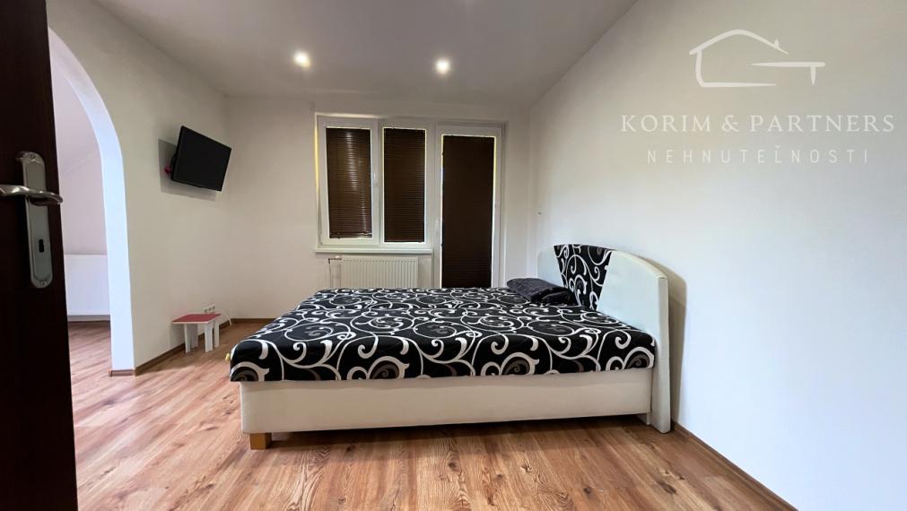 Priestranný poschodový rodinný dom blízko slovenských hraníc