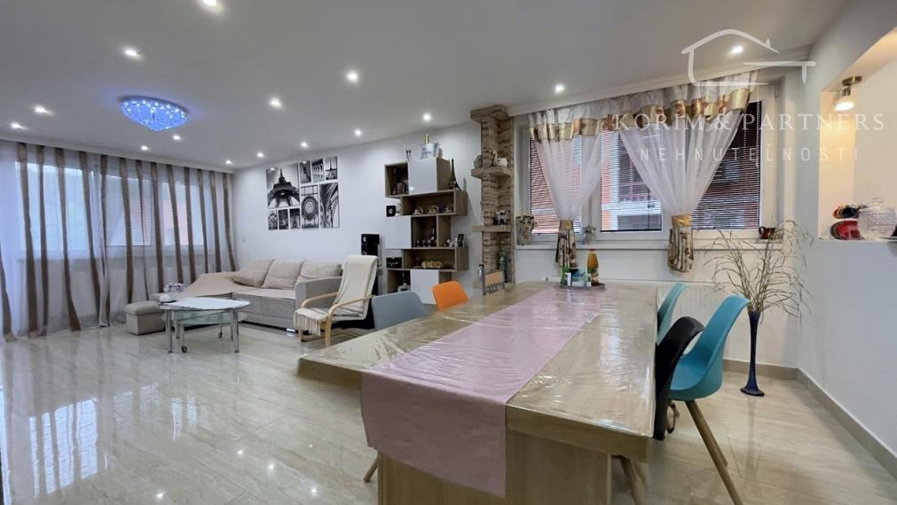 Priestranný poschodový rodinný dom blízko slovenských hraníc