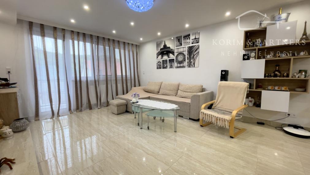 Priestranný poschodový rodinný dom blízko slovenských hraníc