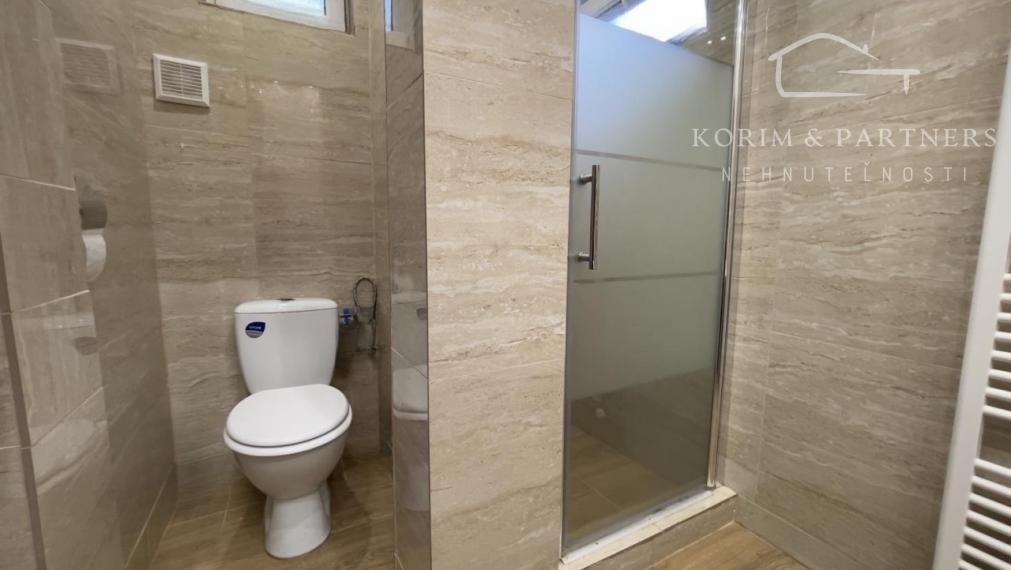 Priestranný poschodový rodinný dom blízko slovenských hraníc