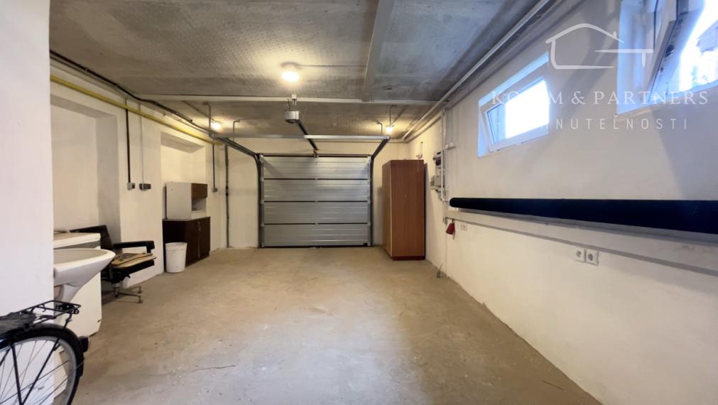 Priestranný poschodový rodinný dom blízko slovenských hraníc