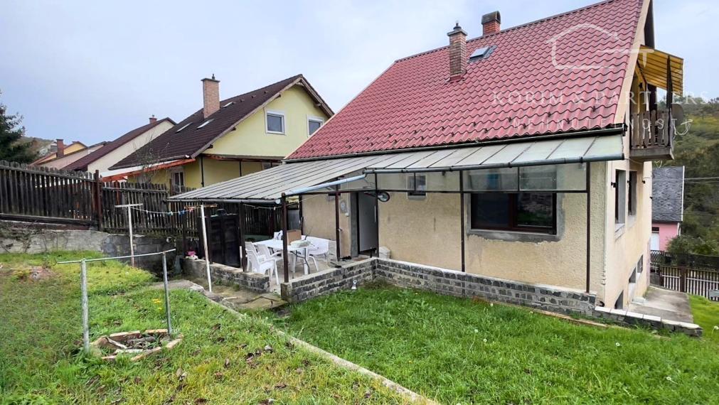 Priestranný poschodový rodinný dom blízko slovenských hraníc