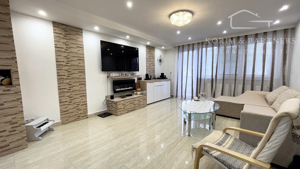 Priestranný poschodový rodinný dom blízko slovenských hraníc