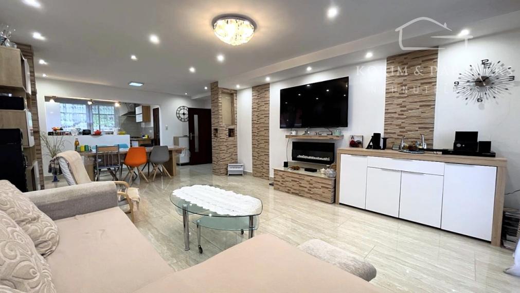 Priestranný poschodový rodinný dom blízko slovenských hraníc