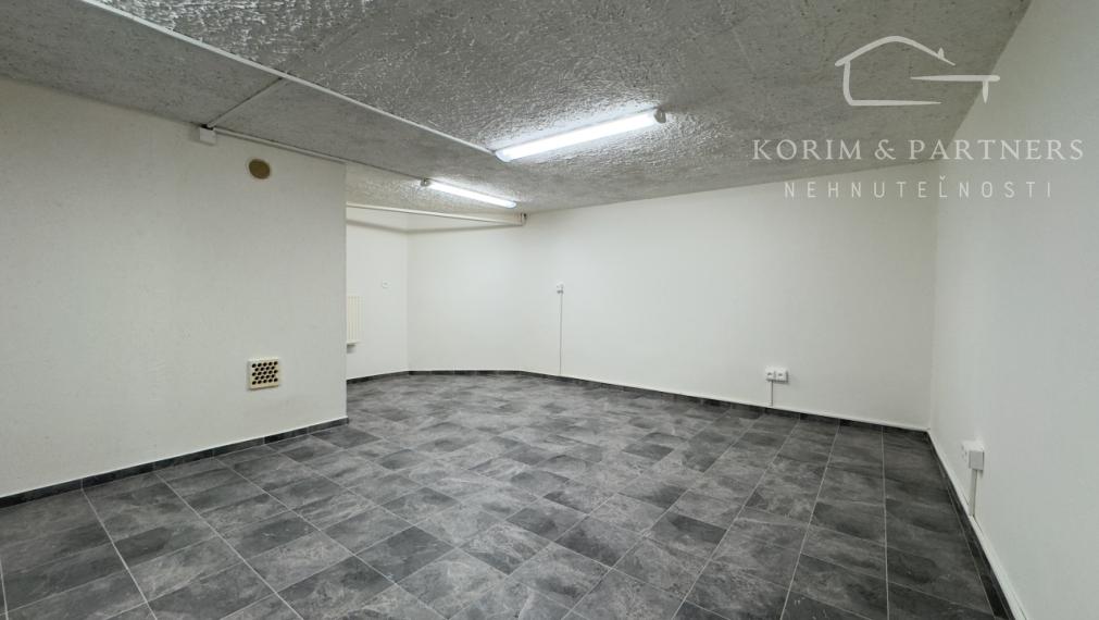 2 izbový byt s podnikateľským priestorom, Komárno