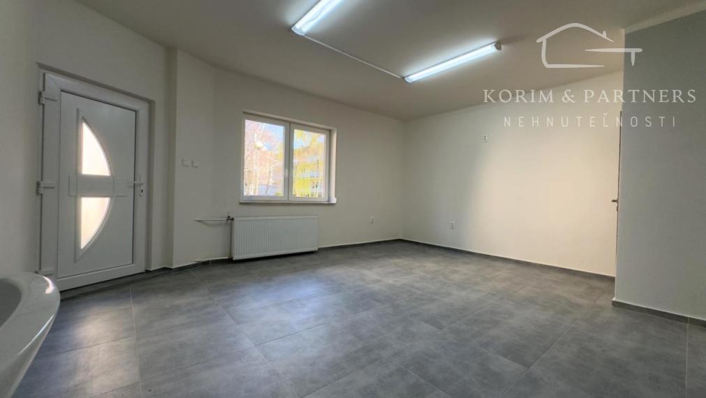 2 izbový byt s podnikateľským priestorom, Komárno