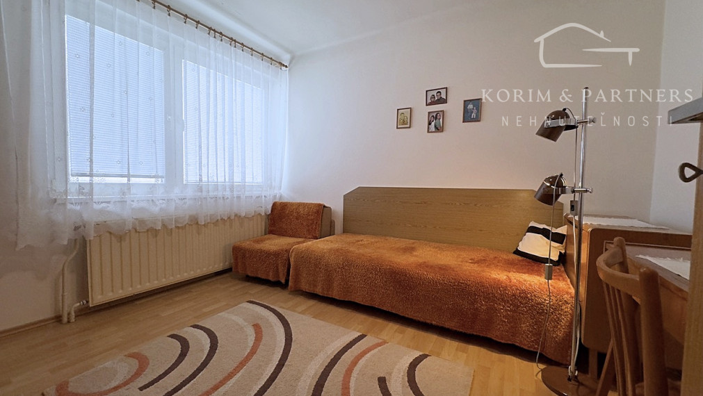 Zaujímavý rodinný dom s menším átriovým dvorom,  Komárno