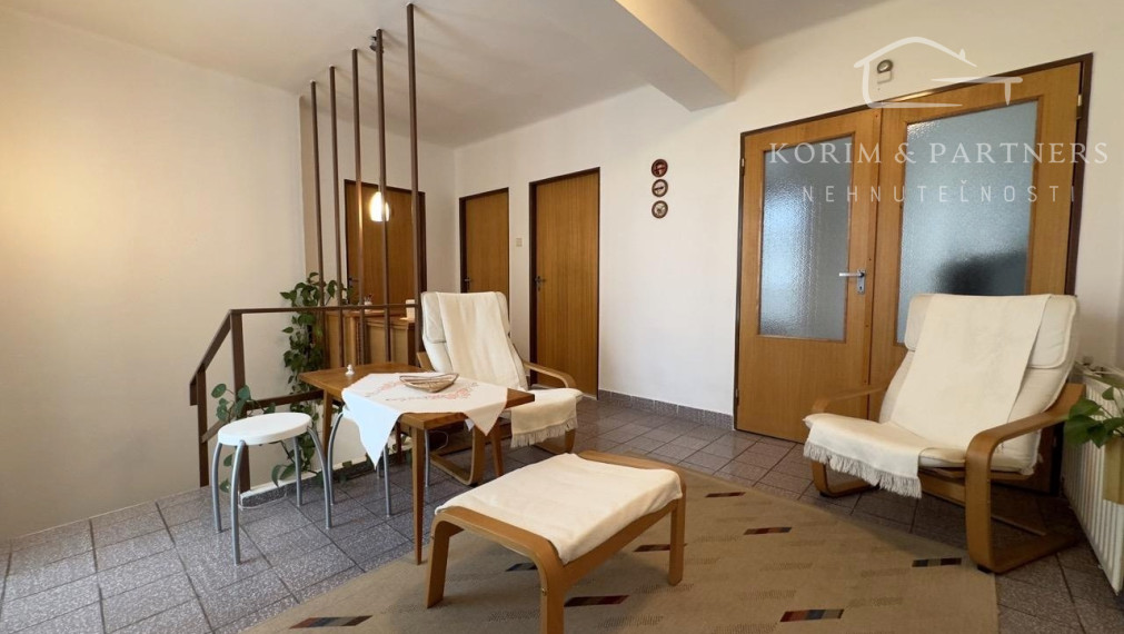 Zaujímavý rodinný dom s menším átriovým dvorom,  Komárno