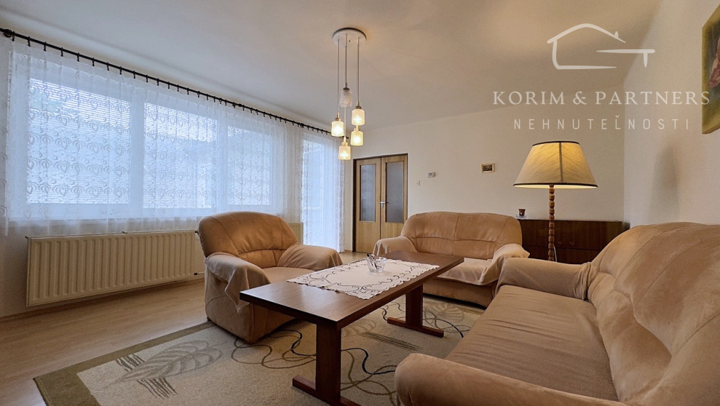 3-izbový dom s átriovým dvorom – praktické  bývanie