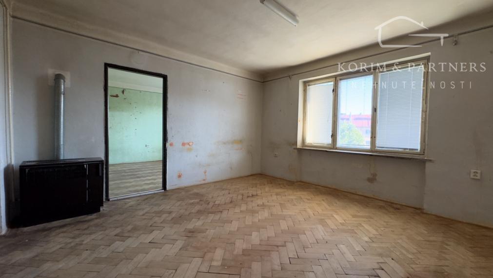 2 izbový tehlový byt na rekonštrukciu, Komárno