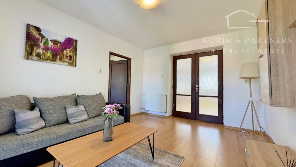 2 izbový tehlový byt s vlast. kúrením na prenájom, Komárno