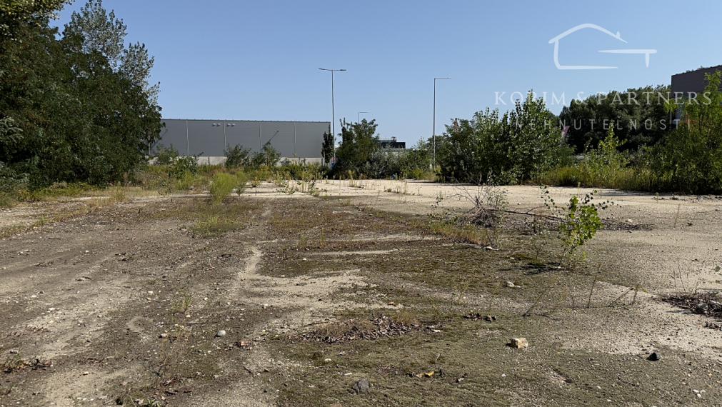 INVESTORI POZOR !!! LUKRATÍVNY INVESTIČNÝ POZEMOK !!!