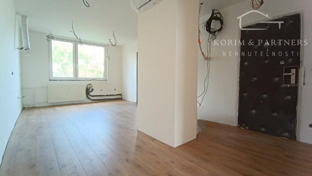 Slnečný trojizbový byt na predaj, Komenského ulica, Komárno